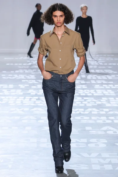 Look 16